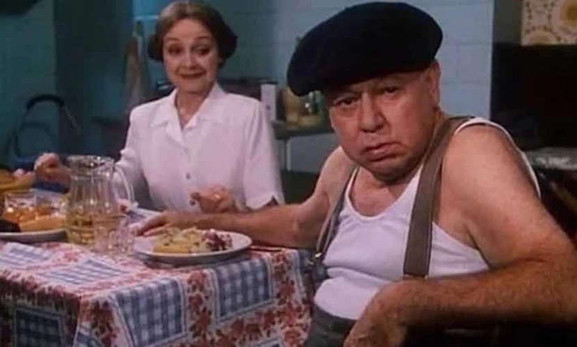 fantozzi a tavola con pina