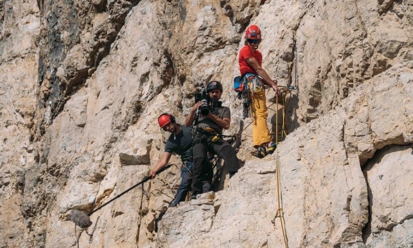 simone moro e maurizio tasca su parete durante riprese del fil gino soldà