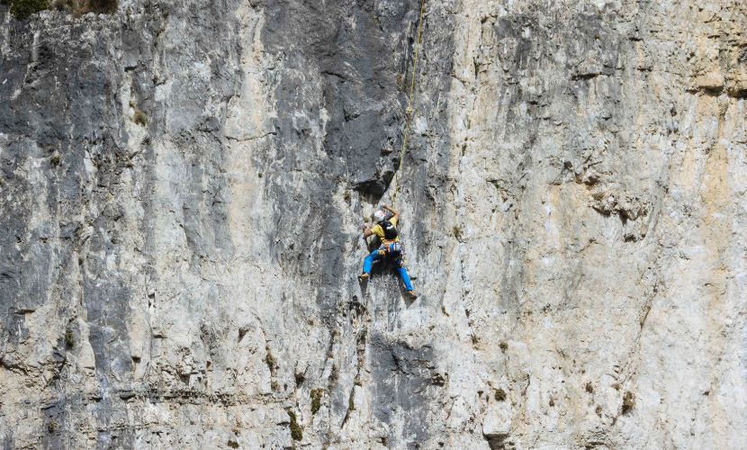 simone moro arrampica nel film Gino Soldà Una vita straordinaria