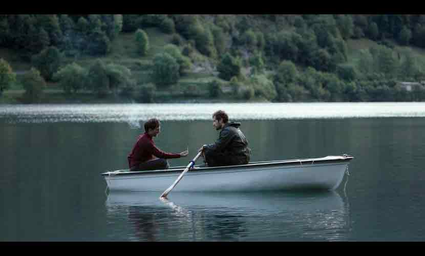 pietre sommerse scena della barca